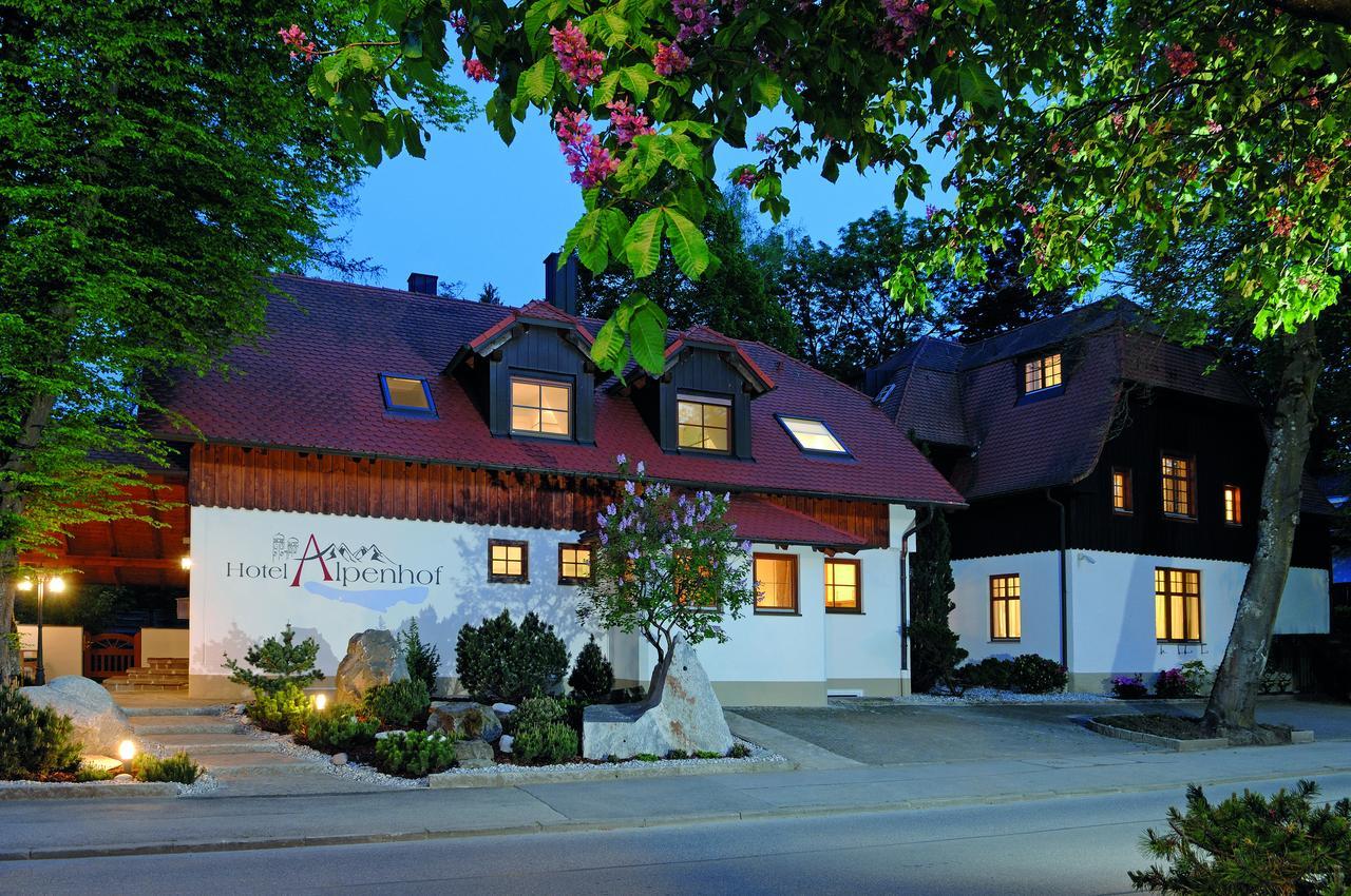 Alpenhof Hotel Gauting Exterior photo