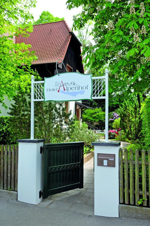 Alpenhof Hotel Gauting Exterior photo