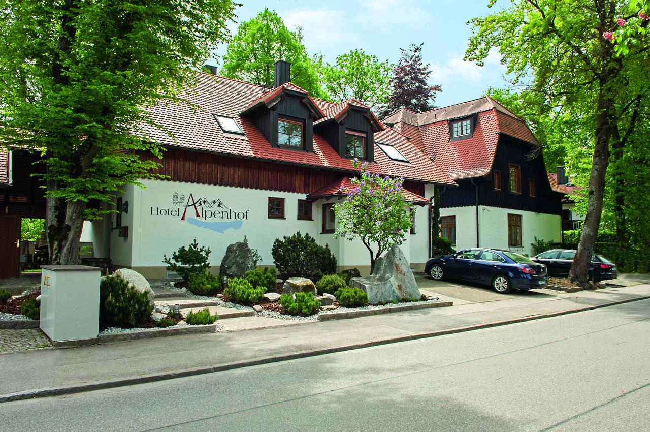 Alpenhof Hotel Gauting Exterior photo